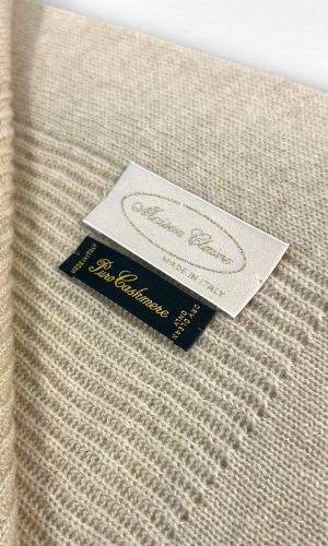 plai beige dettaglio etichetta